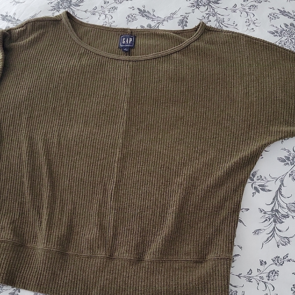 GAP Ribbed Knit Sweater in Olive